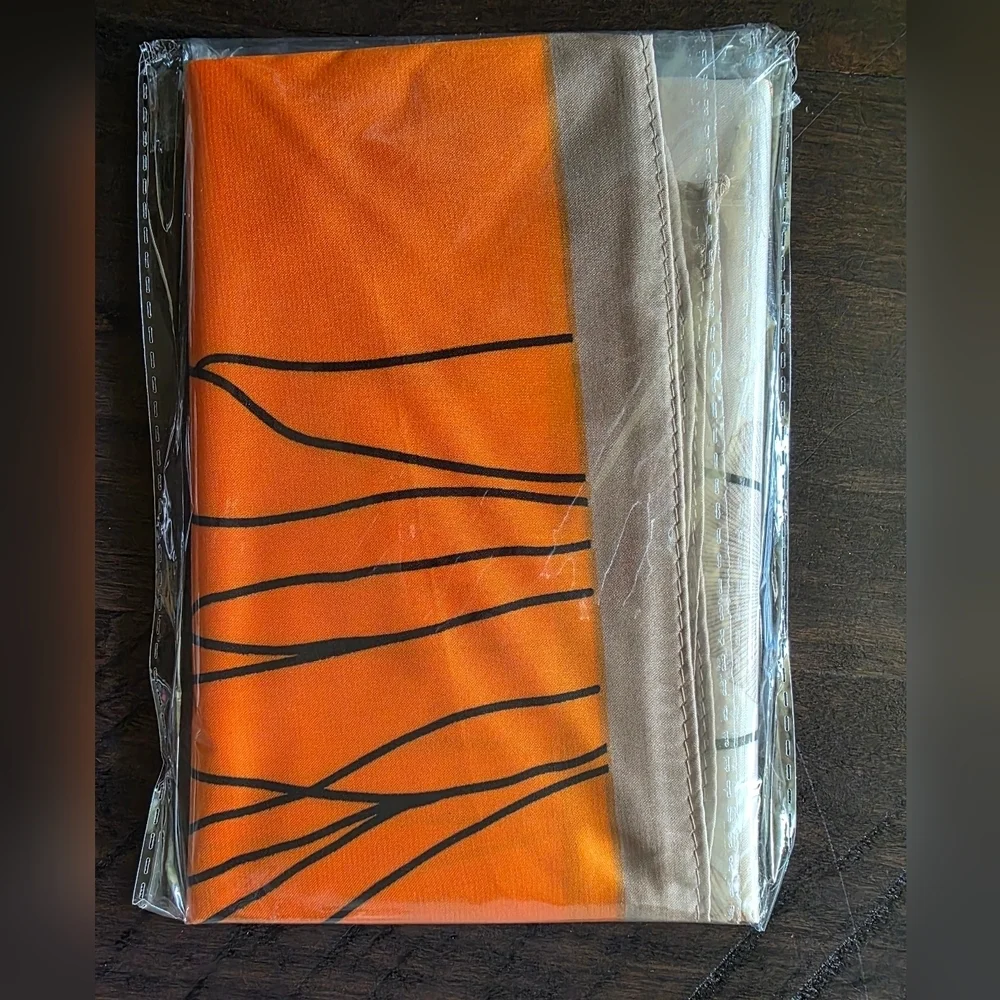 NWT Orange Cream Ginkgo Leaf Silky Satin Square Scarf Neck Scarf Headscarf 27.5